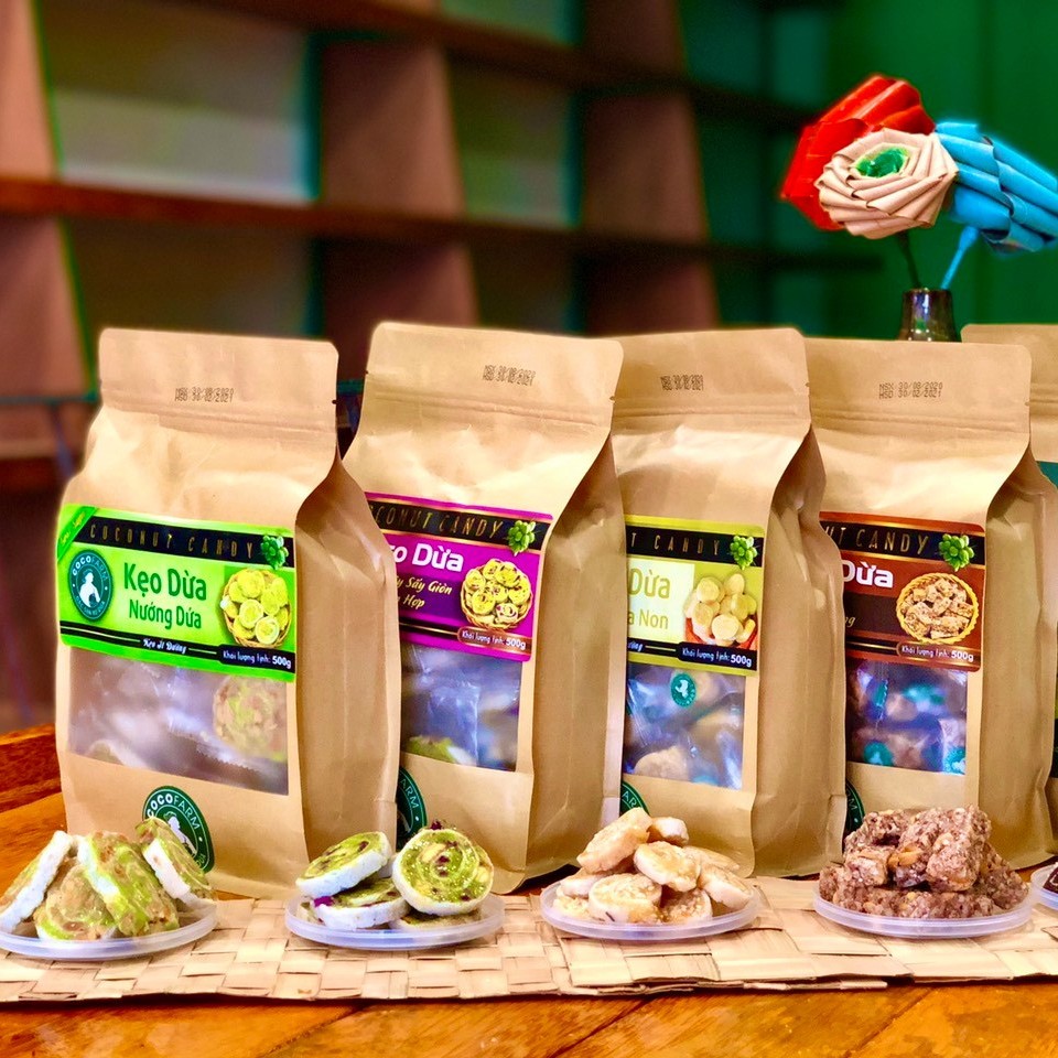 COMBO 4 bịch kẹo dừa cuộn bánh tráng Cocofarm các vị 500g